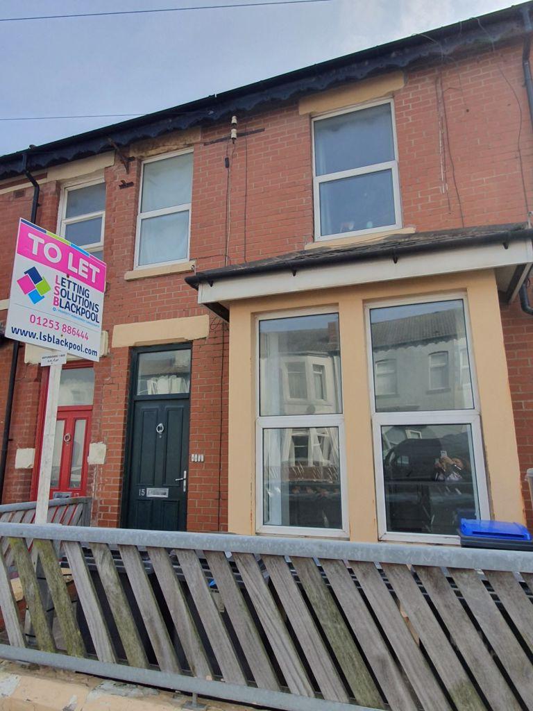 Clare Street, Blackpool, Lancashire 1 bed flat £368 pcm (£85 pw)