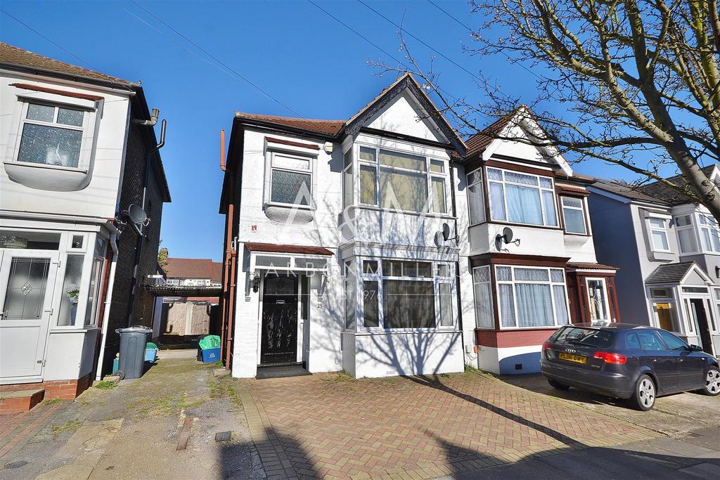 Bute Road, Barkingside 3 bed house £1,600 pcm (£369 pw)