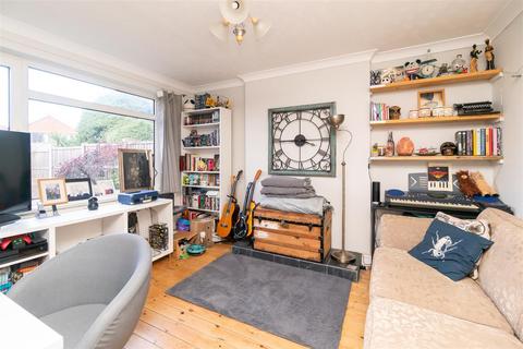 1 Brookside Road, Ruddington, Nottingham, NG11 6AT