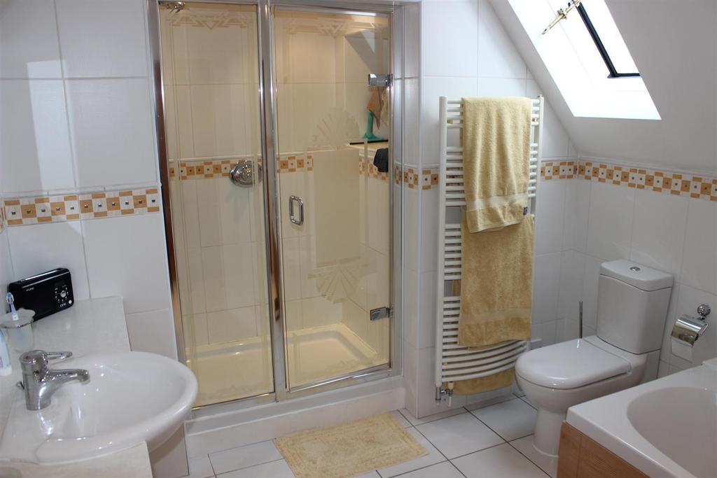 Luxury en suite bathroom