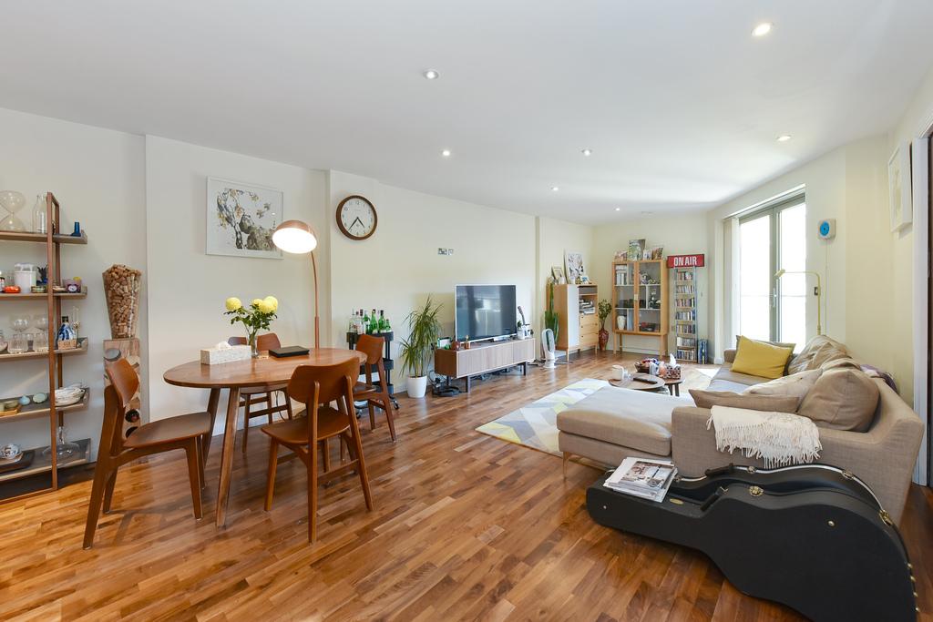 Dungannon House, Fulham, SW6 3 bed apartment £4,312 pcm (£995 pw)