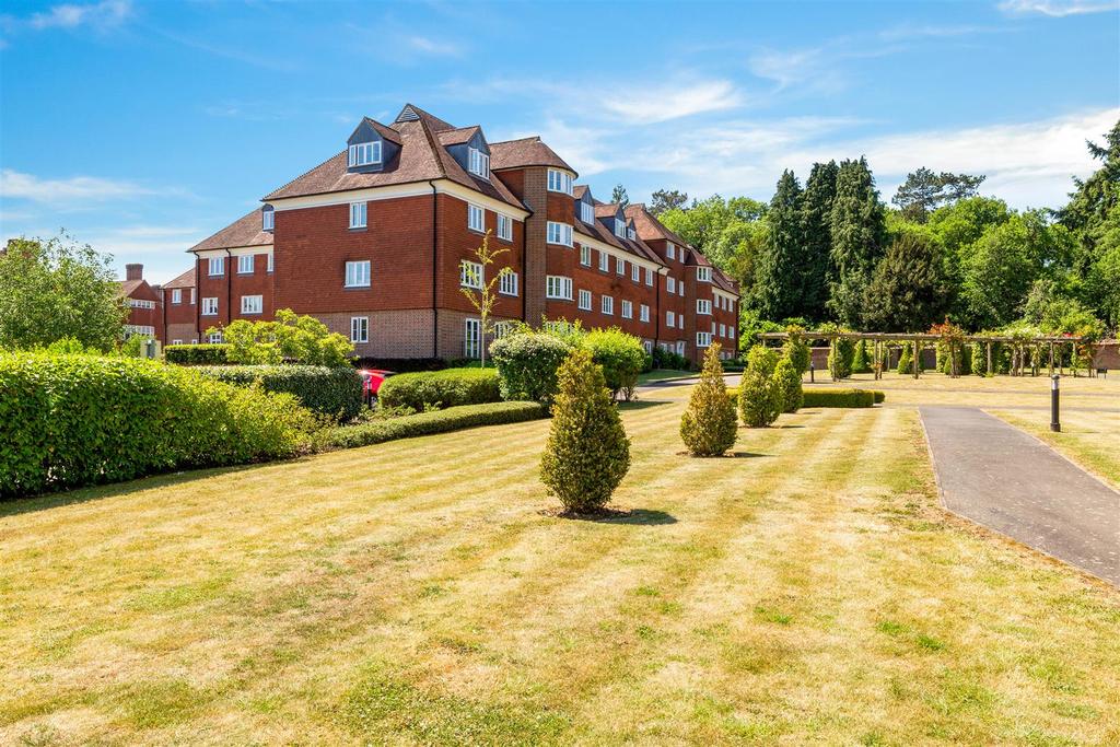 Elizabeth Drive, Banstead 2 bed apartment £332,500