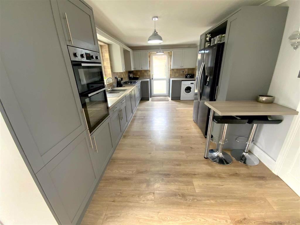 Defender Drive, Grimsby, North East Lincolnshire 4 bed detached house