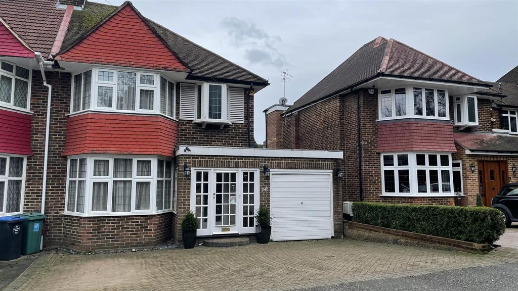 Salmon Street, London NW9 3 bed house £800,000