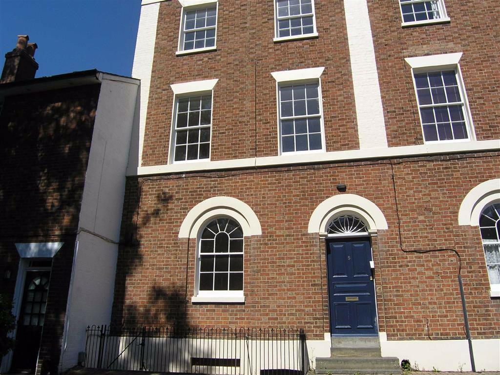 Barrow Hill Place, Ashford, Kent 1 bed flat £675 pcm (£156 pw)