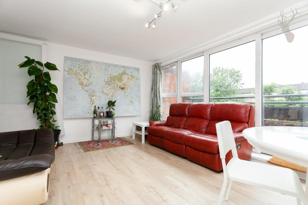 Ollerton Green, London 3 bed £1,950 pcm (£450 pw)