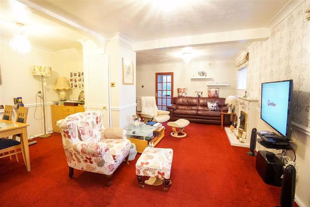 Winterbourne Close, Hastings, East Sussex 3 bed semidetached house £