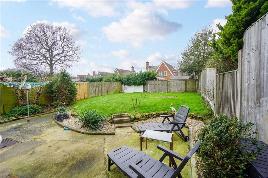 Ghyllside Avenue, Hastings, East Sussex 3 bed semidetached house £