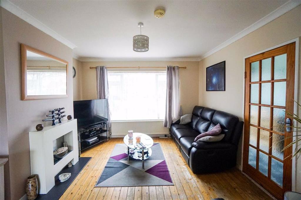 Ghyllside Avenue, Hastings, East Sussex 3 bed semidetached house for