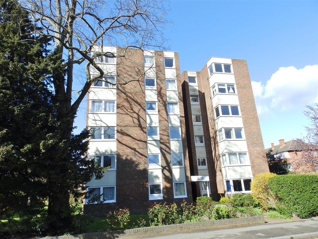 Redfern, Surbiton 1 bed flat £1,125 pcm (£260 pw)