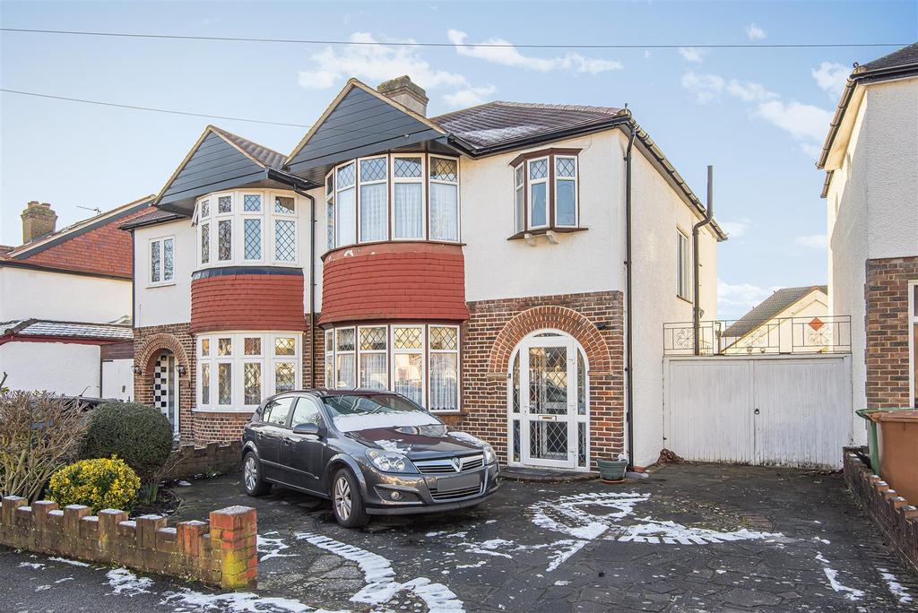 Burnham Drive, Worcester Park 3 bed semidetached house £600,000