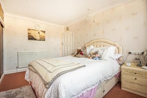 20 Burnham Drive, Worcester Park, KT4 8SF