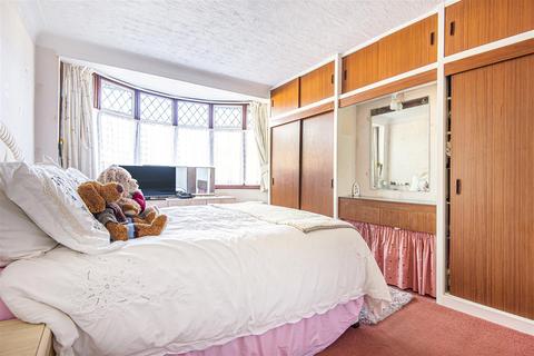 20 Burnham Drive, Worcester Park, KT4 8SF