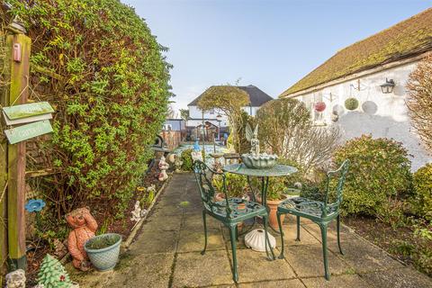 20 Burnham Drive, Worcester Park, KT4 8SF