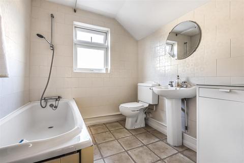 60 Idmiston Square, Worcester Park, KT4 7SY