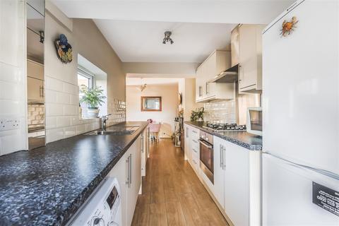 60 Idmiston Square, Worcester Park, KT4 7SY