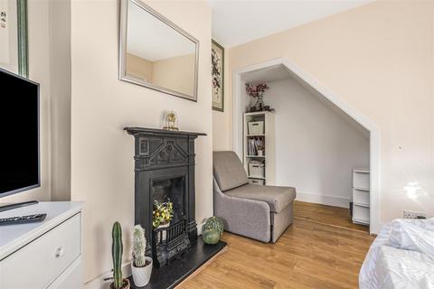 60 Idmiston Square, Worcester Park, KT4 7SY
