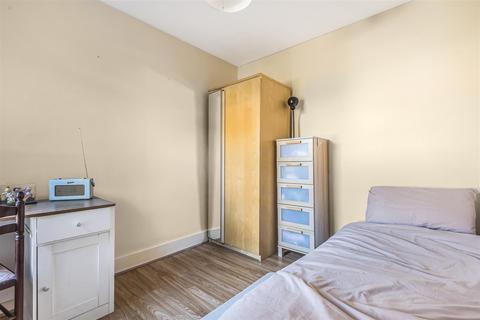 60 Idmiston Square, Worcester Park, KT4 7SY