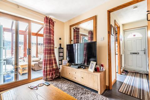 72 Bracken Close, Carterton, OX18 1TQ