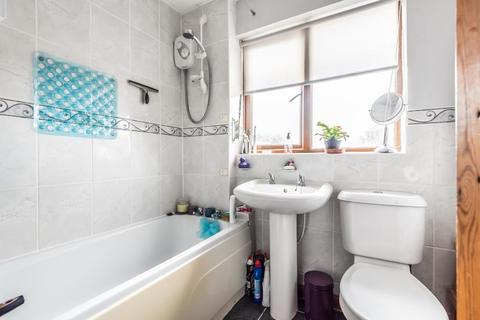 72 Bracken Close, Carterton, OX18 1TQ