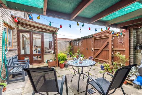 72 Bracken Close, Carterton, OX18 1TQ