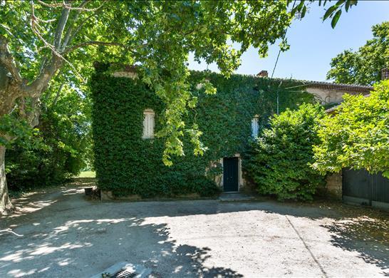 Property for sale in Avignon