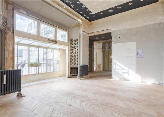 Prestigious duplex apartment in renovation for sal