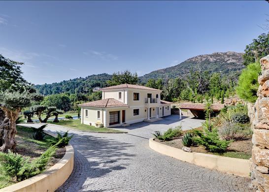Villa for sale in the Cote D&#39;Azur