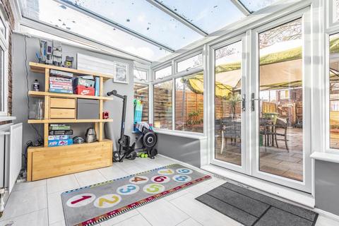 2 Cavendish Close, Sunbury-on-thames, TW16 7PT