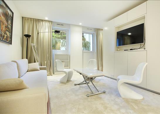 Rare contemporary house for sale in the 16th Arron