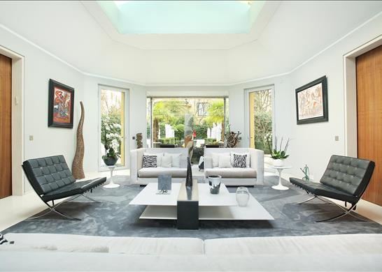 Rare contemporary house for sale in the 16th Arron