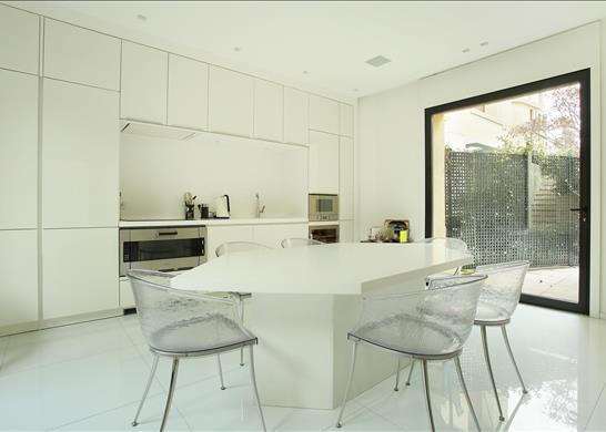 Rare contemporary house for sale in the 16th Arron