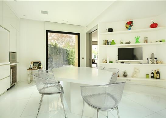 Rare contemporary house for sale in the 16th Arron