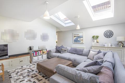 21 Bridgefield, Farnham, GU9 8AN