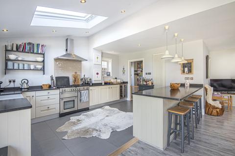21 Bridgefield, Farnham, GU9 8AN
