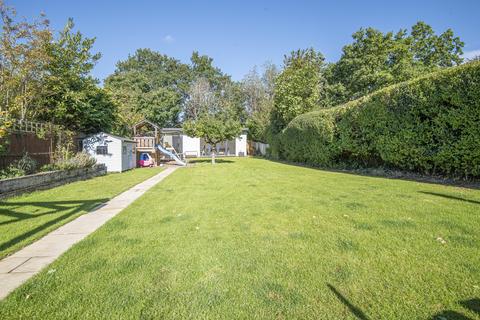 21 Bridgefield, Farnham, GU9 8AN
