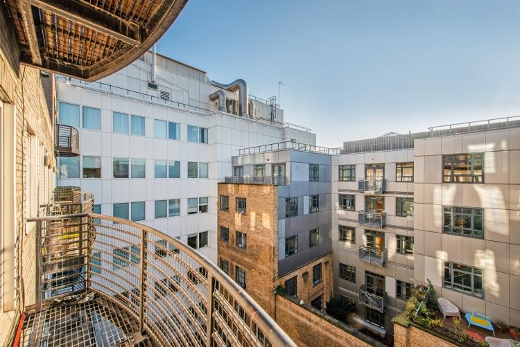 Old Street London EC1V 2 bed apartment £1,700 pcm (£392 pw)