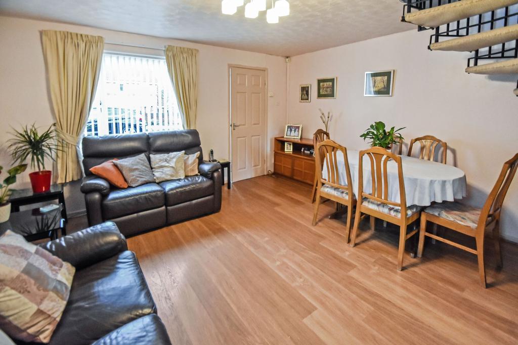 Ringstone Close, Prestwich, M25 2 bed semidetached house £212,000