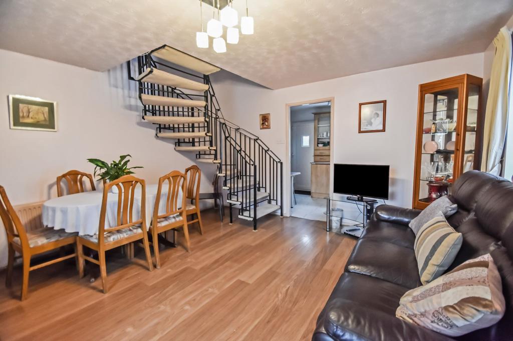 Ringstone Close, Prestwich, M25 2 bed semidetached house £212,000