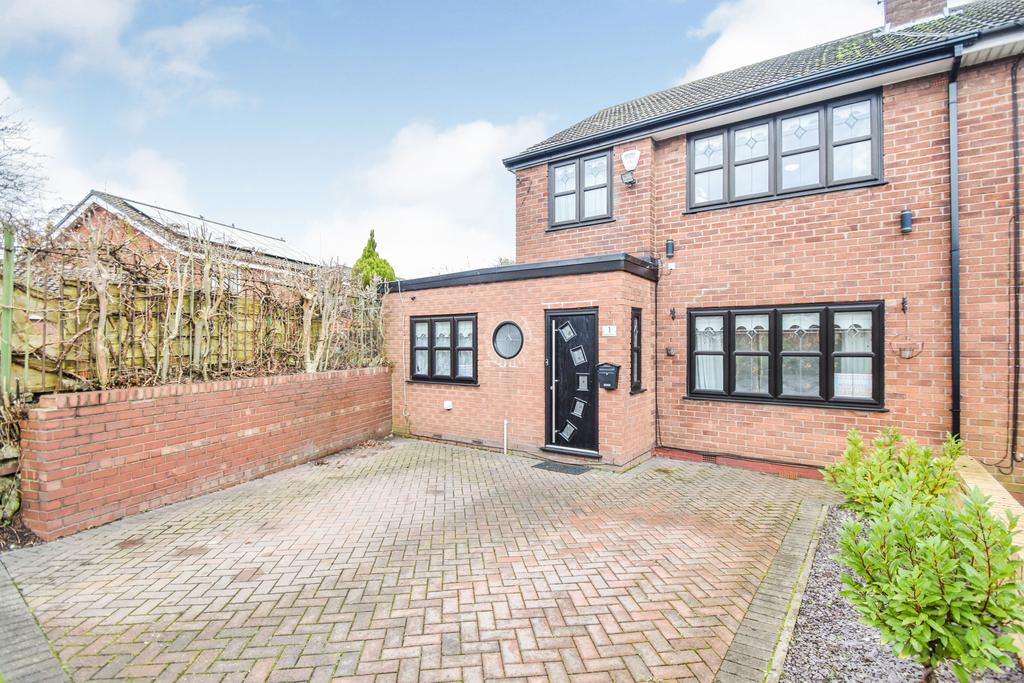 Sandgate Road, Whitefield, M45 4 bed semidetached house £280,000