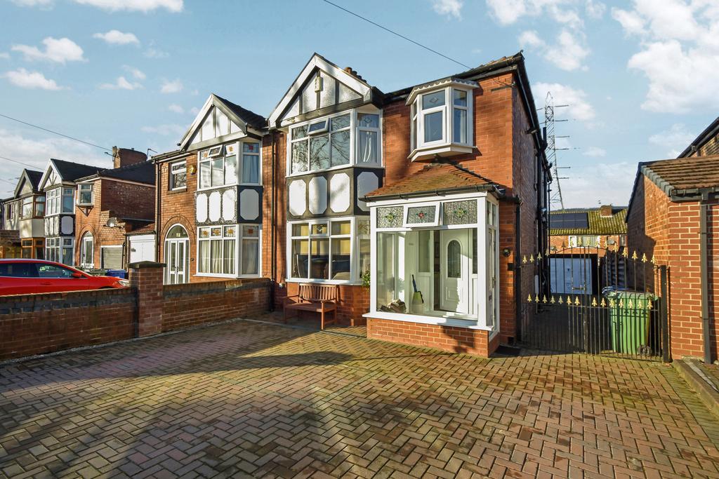 Tamworth Avenue, Whitefield, M45 3 bed semidetached house £280,000