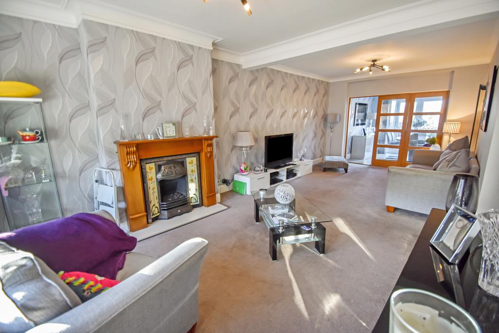 Tamworth Avenue, Whitefield, M45 3 bed semidetached house £280,000