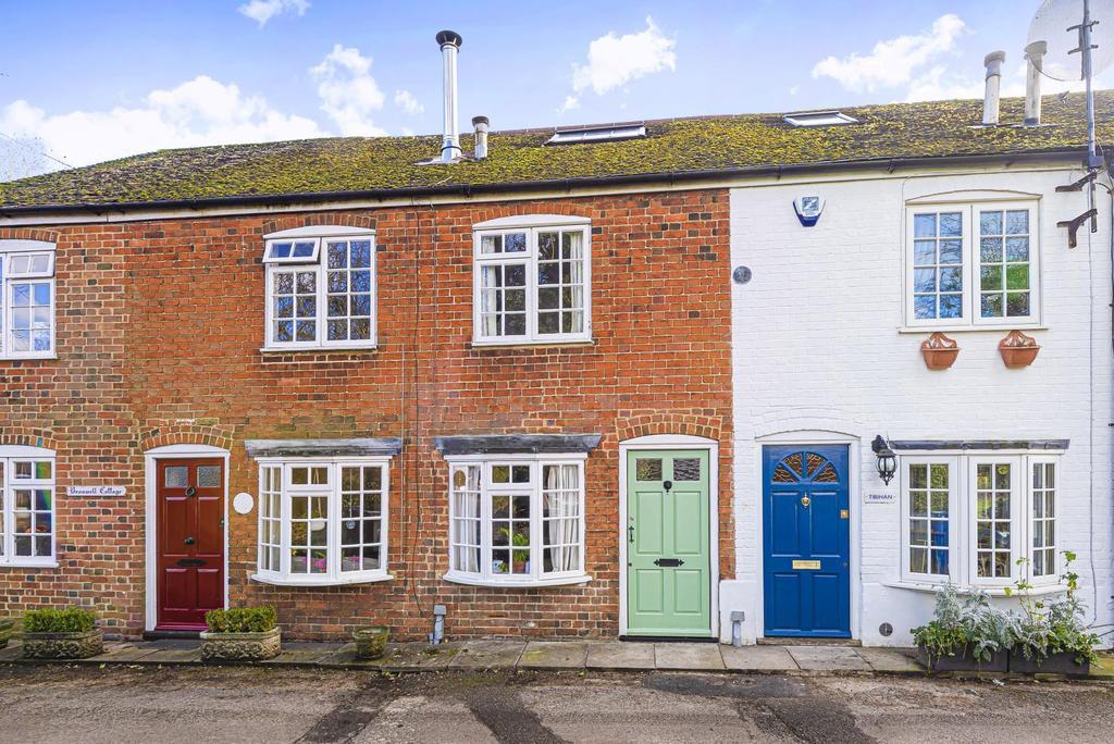 Red Lion Lane, Farnham, GU9 2 bed terraced house £425,000