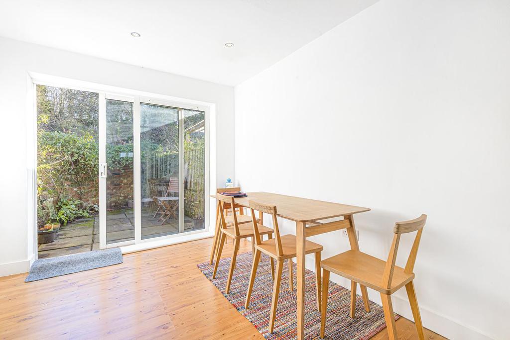 Red Lion Lane, Farnham, GU9 2 bed terraced house £425,000