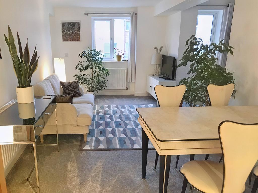 Lounge/ Diner