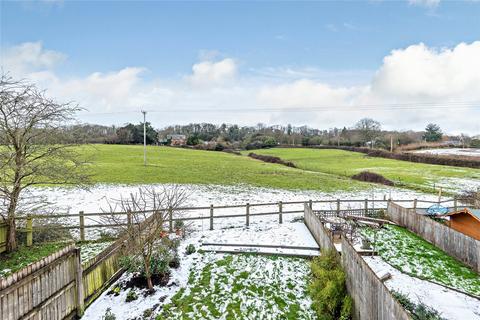 8 Pembroke Fields, Dinton, Salisbury, SP3 5EE