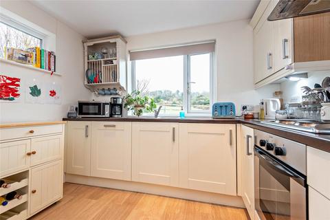 8 Pembroke Fields, Dinton, Salisbury, SP3 5EE
