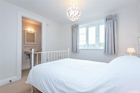 8 Pembroke Fields, Dinton, Salisbury, SP3 5EE