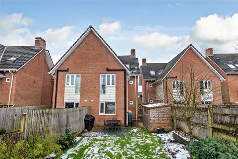 8 Pembroke Fields, Dinton, Salisbury, SP3 5EE