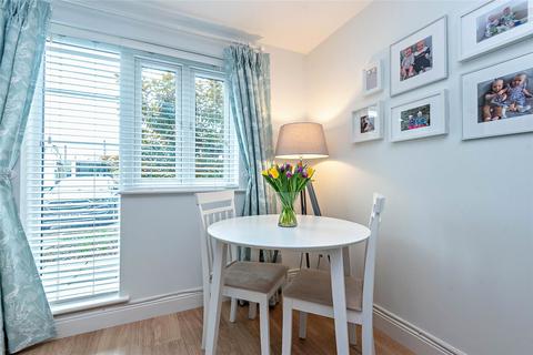 8 Pembroke Fields, Dinton, Salisbury, SP3 5EE
